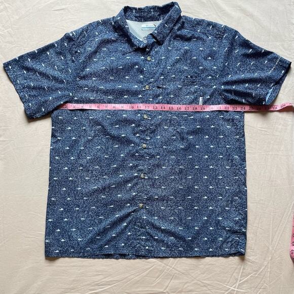 Columbia Men’s Blue Short Sleeve Polo with Subtle White Fish Pattern Size Large - Picture 3 of 8